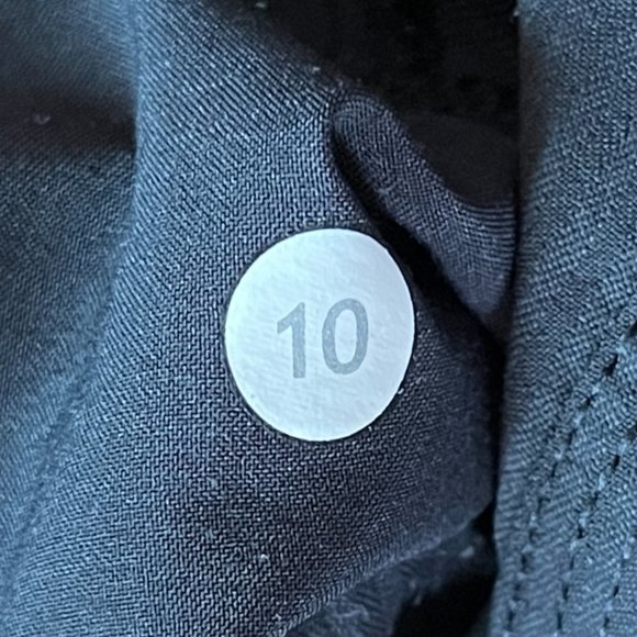 SOLD  Lululemon Black Tapered Lightweight Dance Studio Pants  Women's Sz 10 - Picture 4 of 9